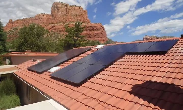 You are currently viewing The Real Cost Savings of Going Solar (Plus How to Avoid Solar Scams)
